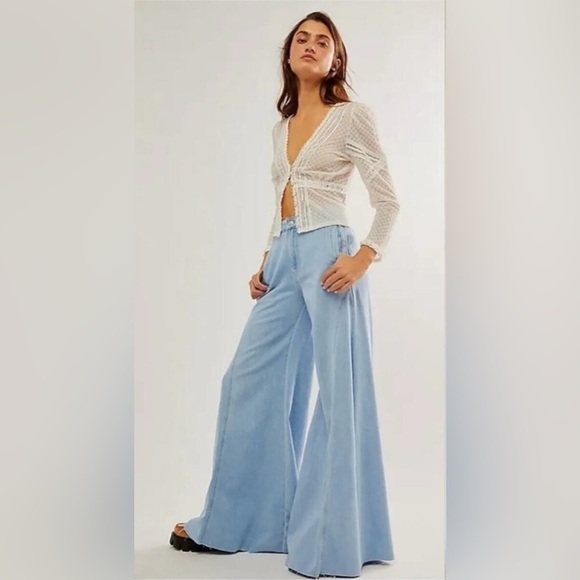 NWT Free People Chase The Sun Flare Jeans - Picture 1 of 4